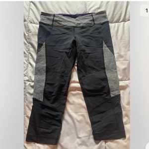 Lululemon Capri leggings mesh panels Size 6